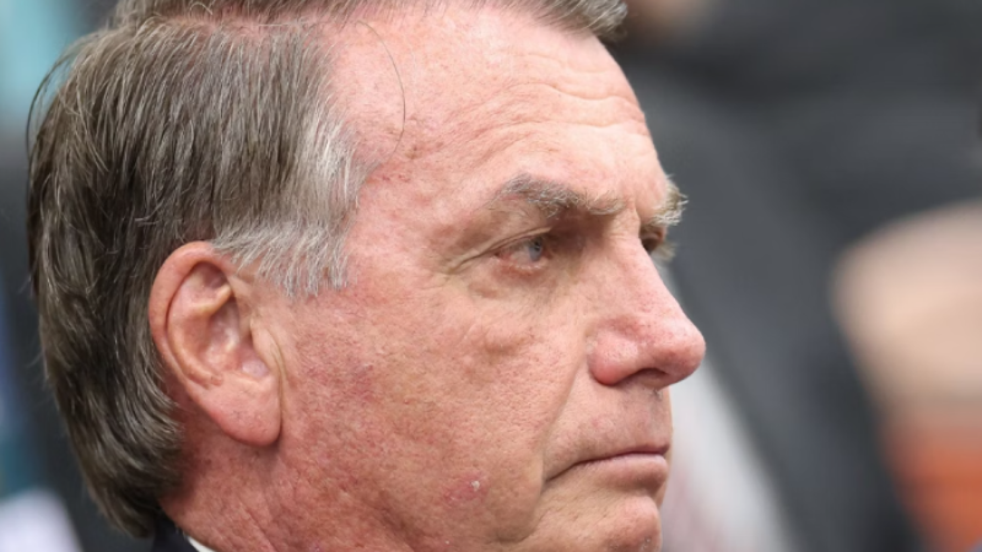 Bolsonaro deixa prisão domiciliar às pressas e é levado a hospital em Brasília