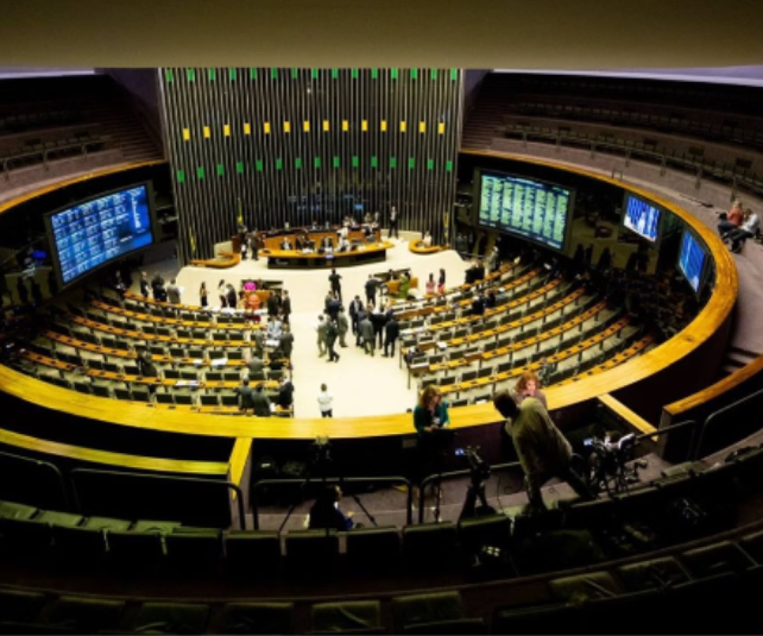 Câmara aprova PEC da Blindagem e limita ações do STF contra parlamentares
