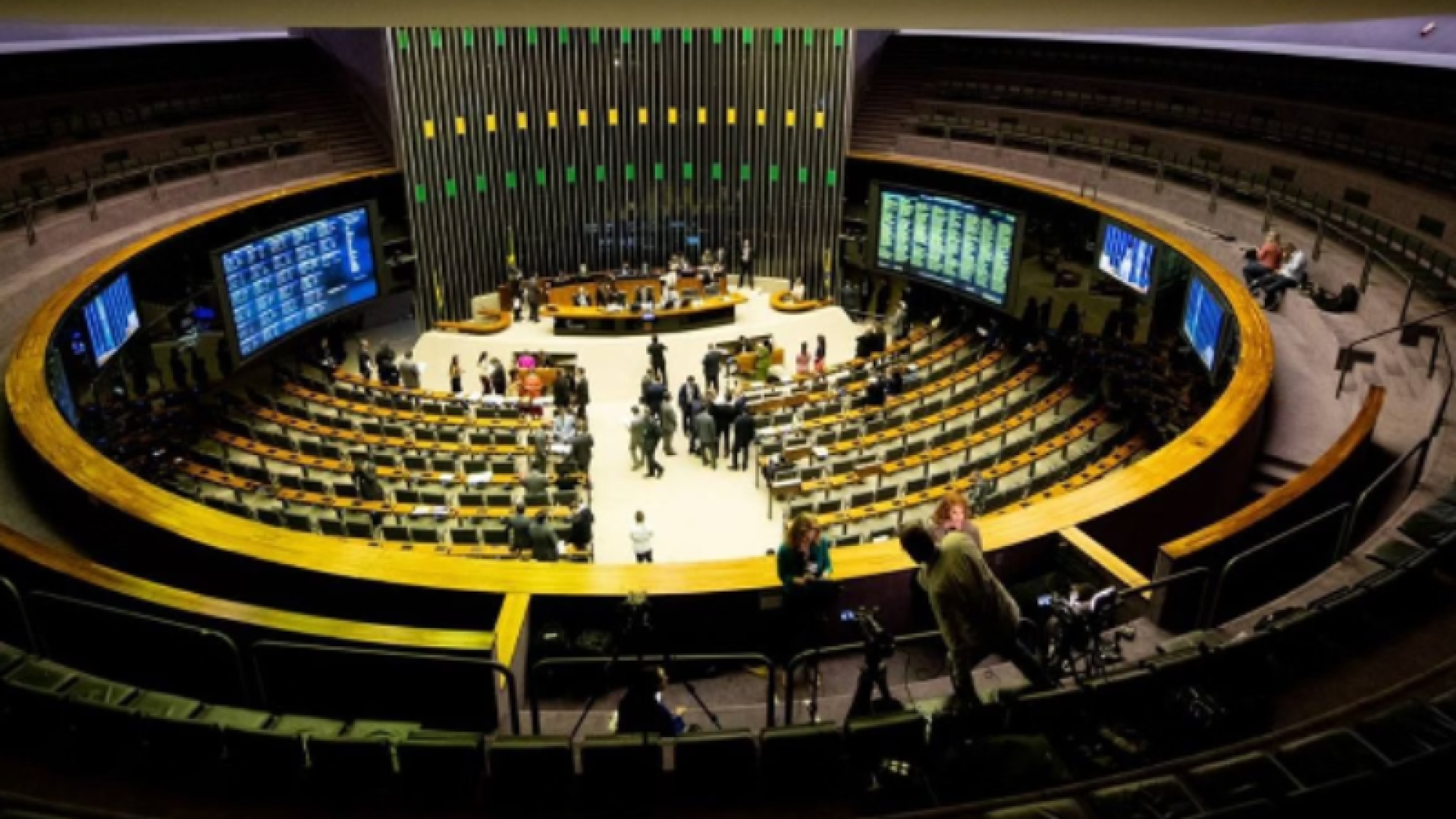 Câmara aprova PEC da Blindagem e limita ações do STF contra parlamentares
