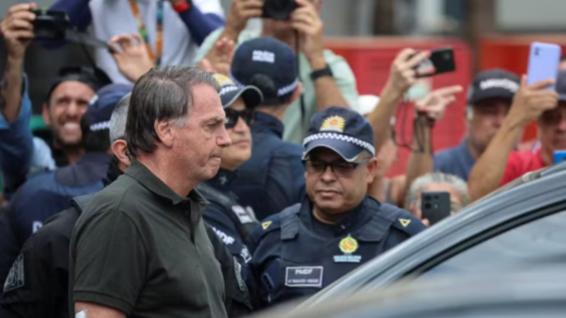 Bolsonaro tem melhora parcial após internação, mas segue com anemia e problemas renais