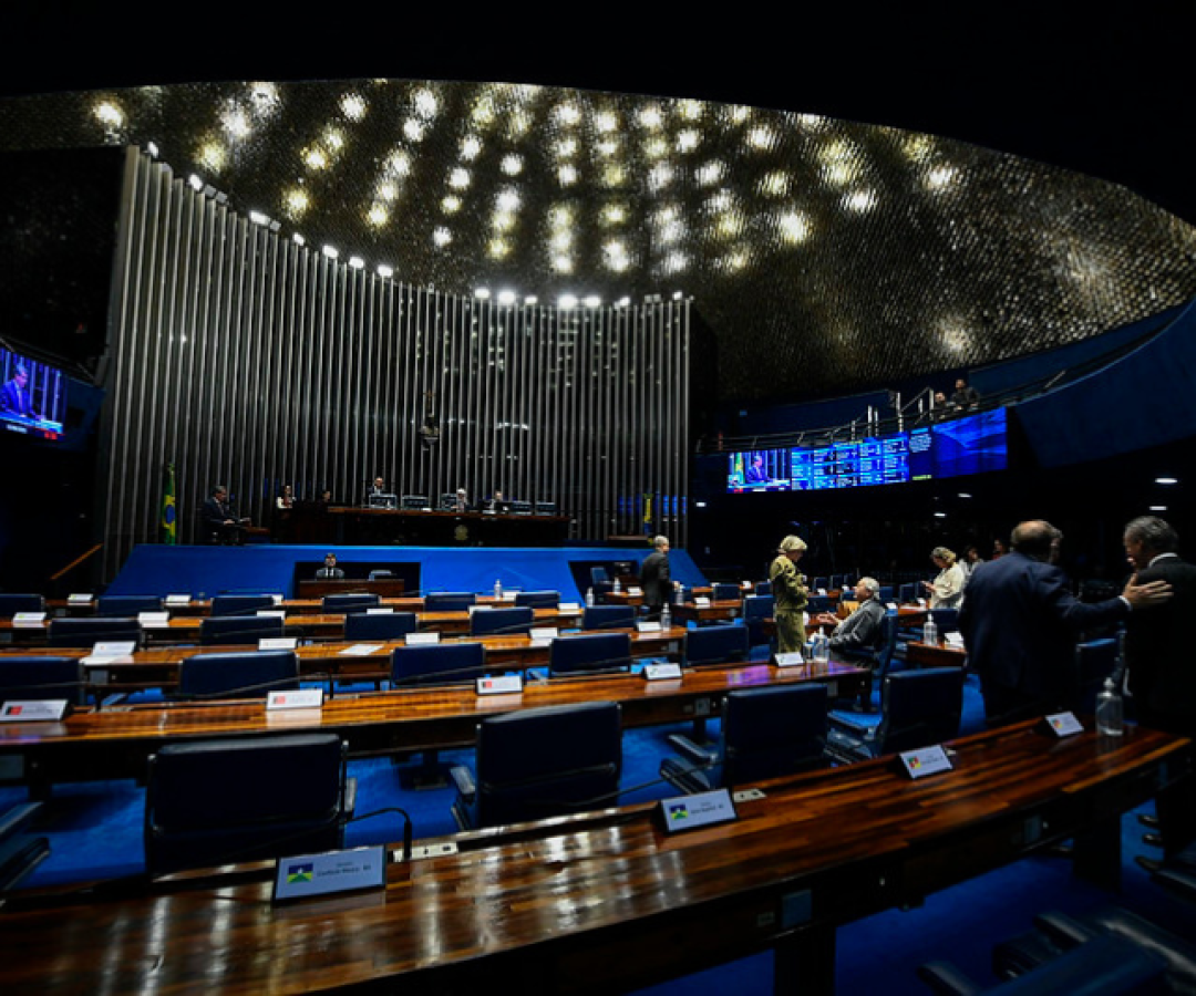 Câmara aprova PEC da Blindagem com amplo apoio do Centrão e votos divididos no PT