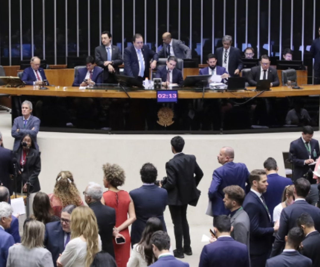 Centrão articula e garante retorno do voto secreto na PEC da Blindagem