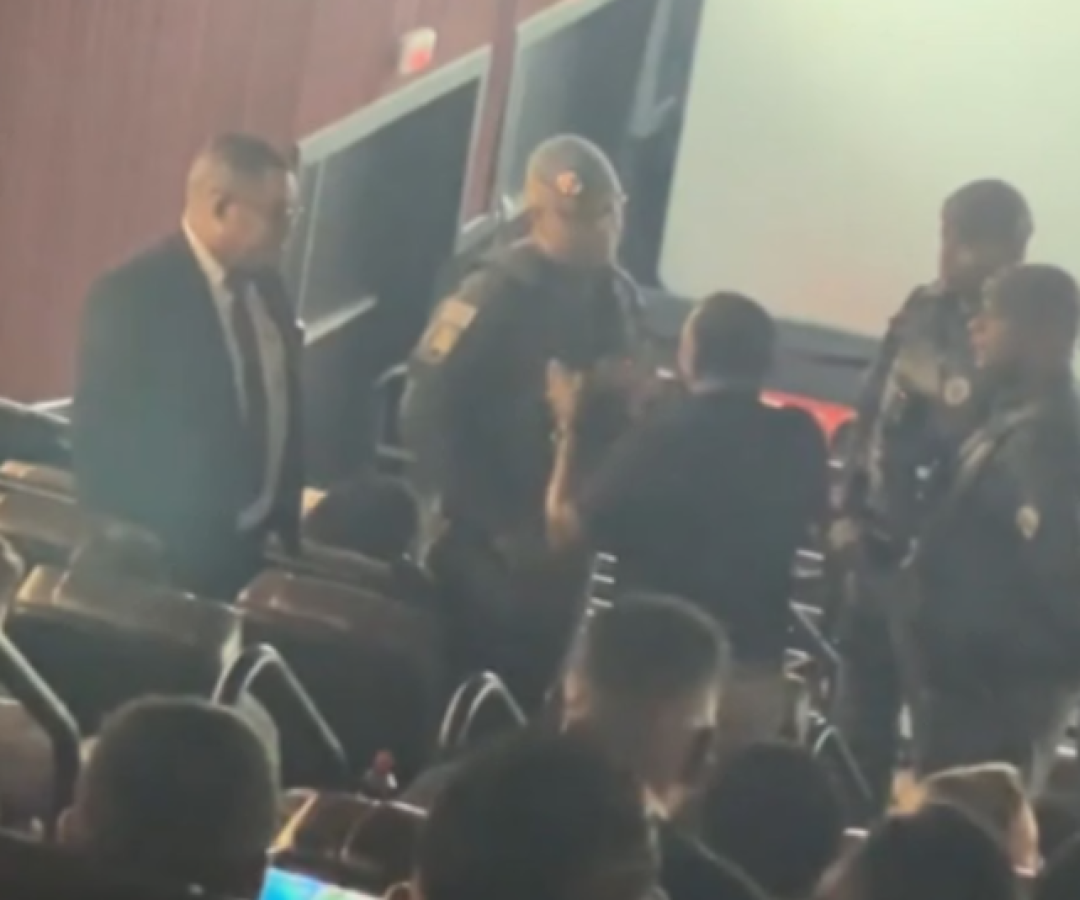 Mãe leva crianças para filme proibido e PM é acionada em cinema de SP