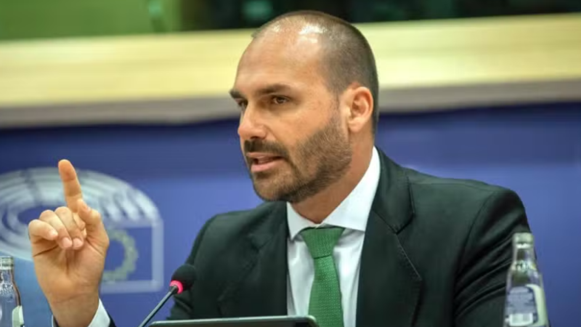 PEC da Blindagem: pode determinar retorno de Eduardo Bolsonaro