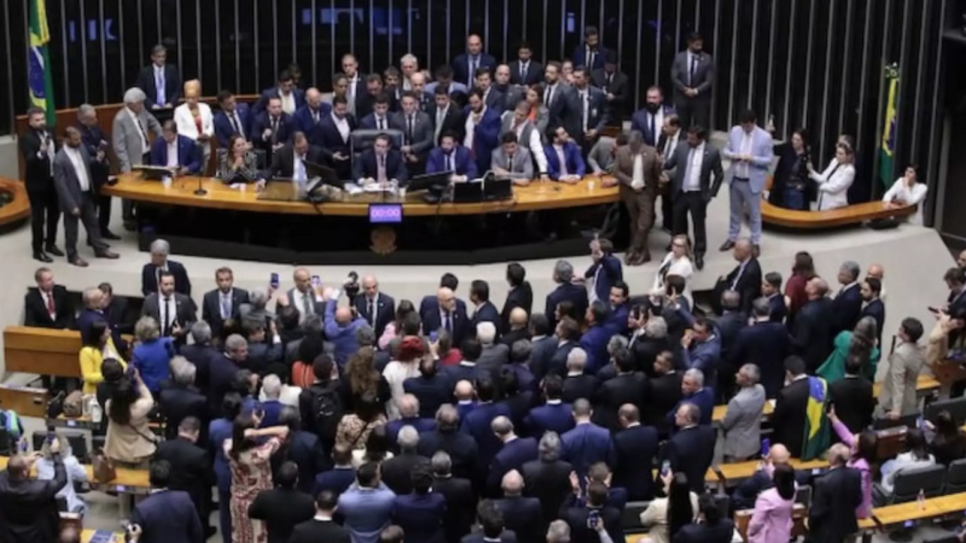 PEC da Blindagem pode barrar ações contra corrupção no uso de emendas