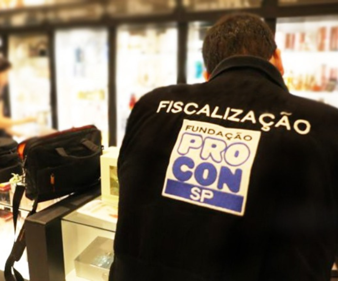 Procon alerta sobre riscos e cuidados na compra de bebidas alcoólicas em Bertioga