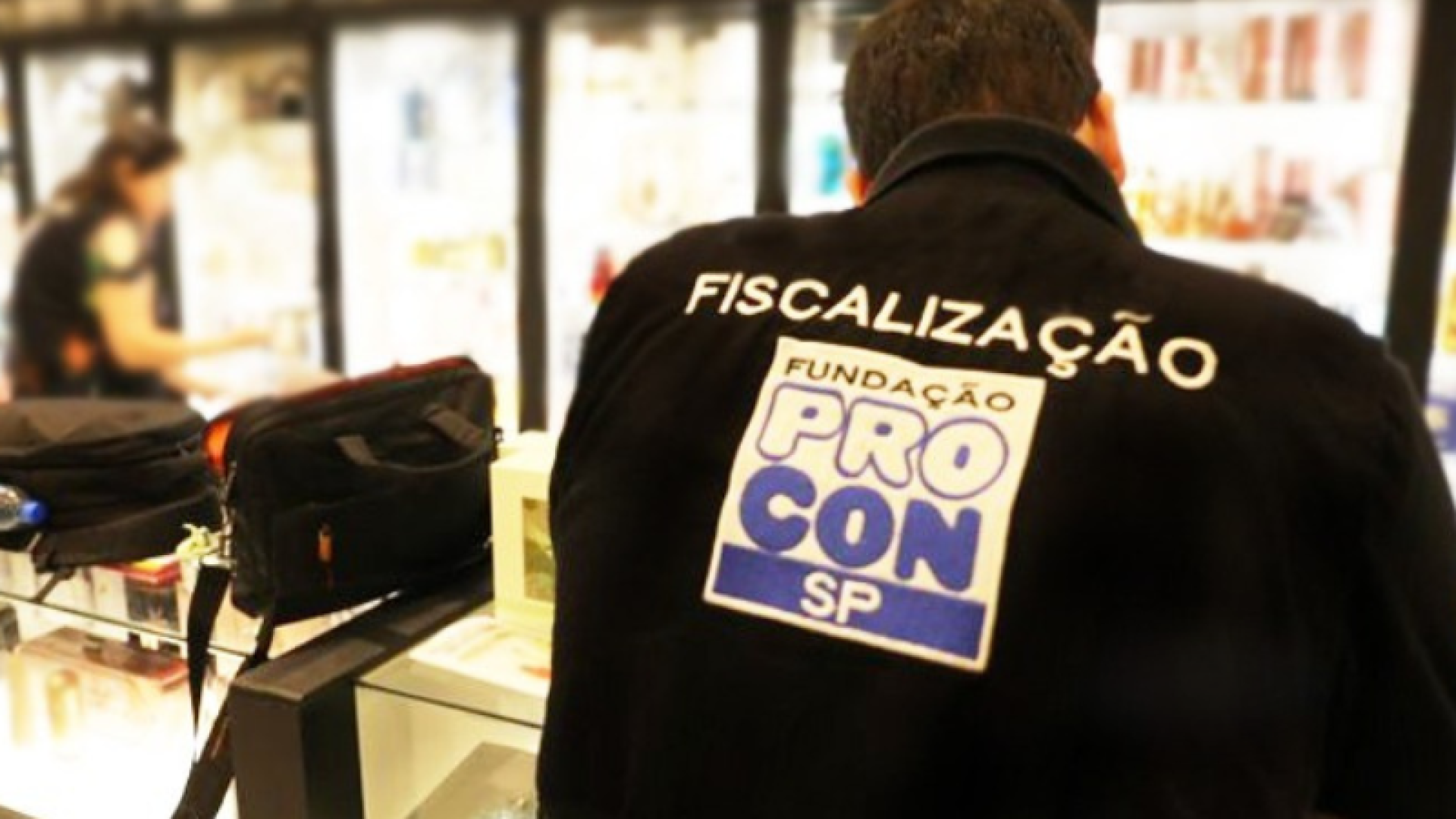 Procon alerta sobre riscos e cuidados na compra de bebidas alcoólicas em Bertioga