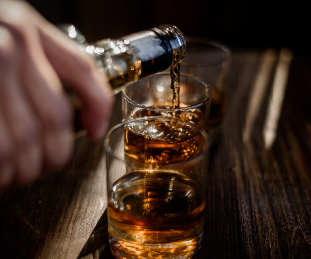 Por risco de metanol, Clube dos Ingleses paralisa venda de destilados