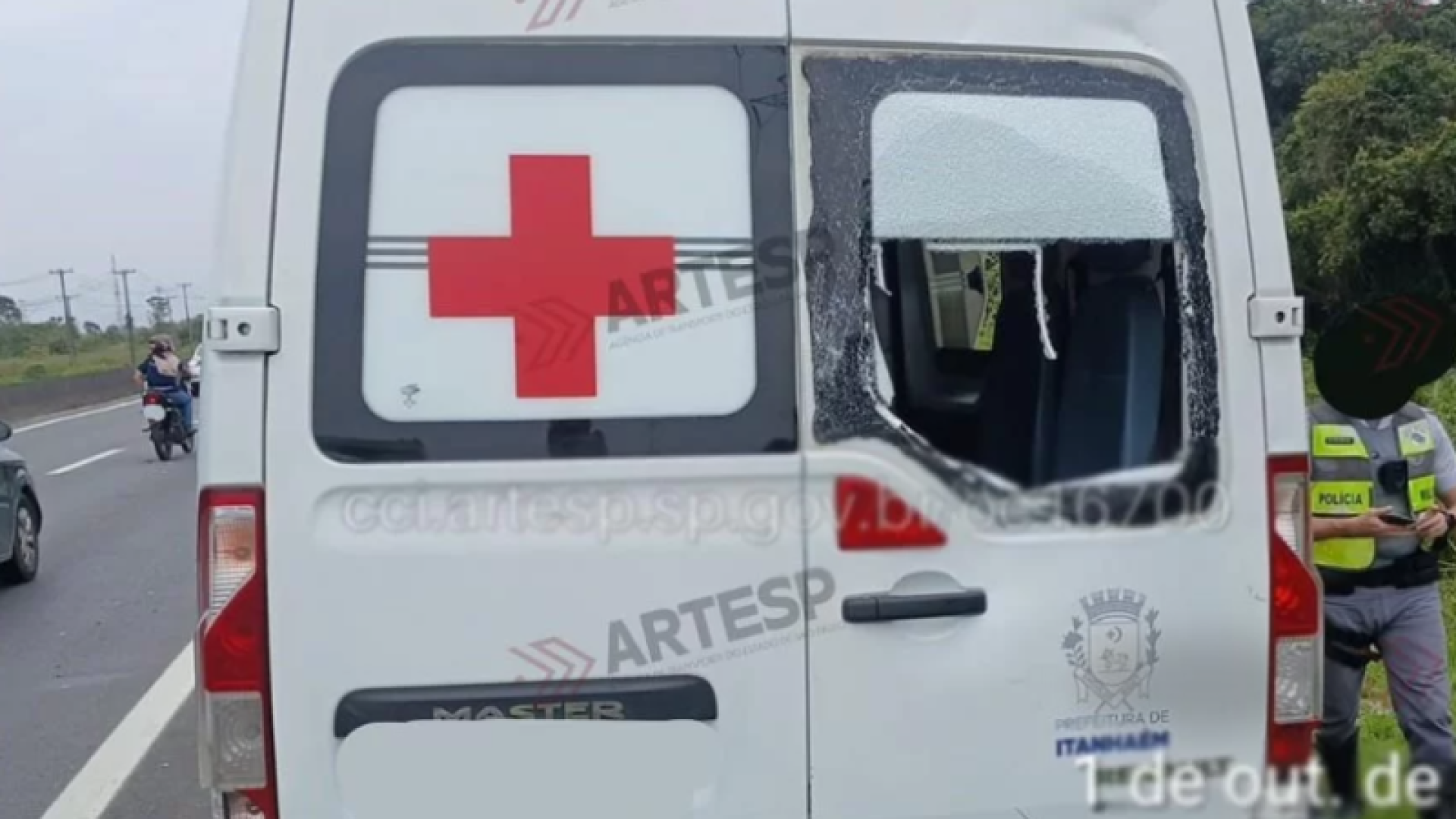 Motociclista bate em ambulância da Prefeitura e se fere em rodovia de Itanhaém