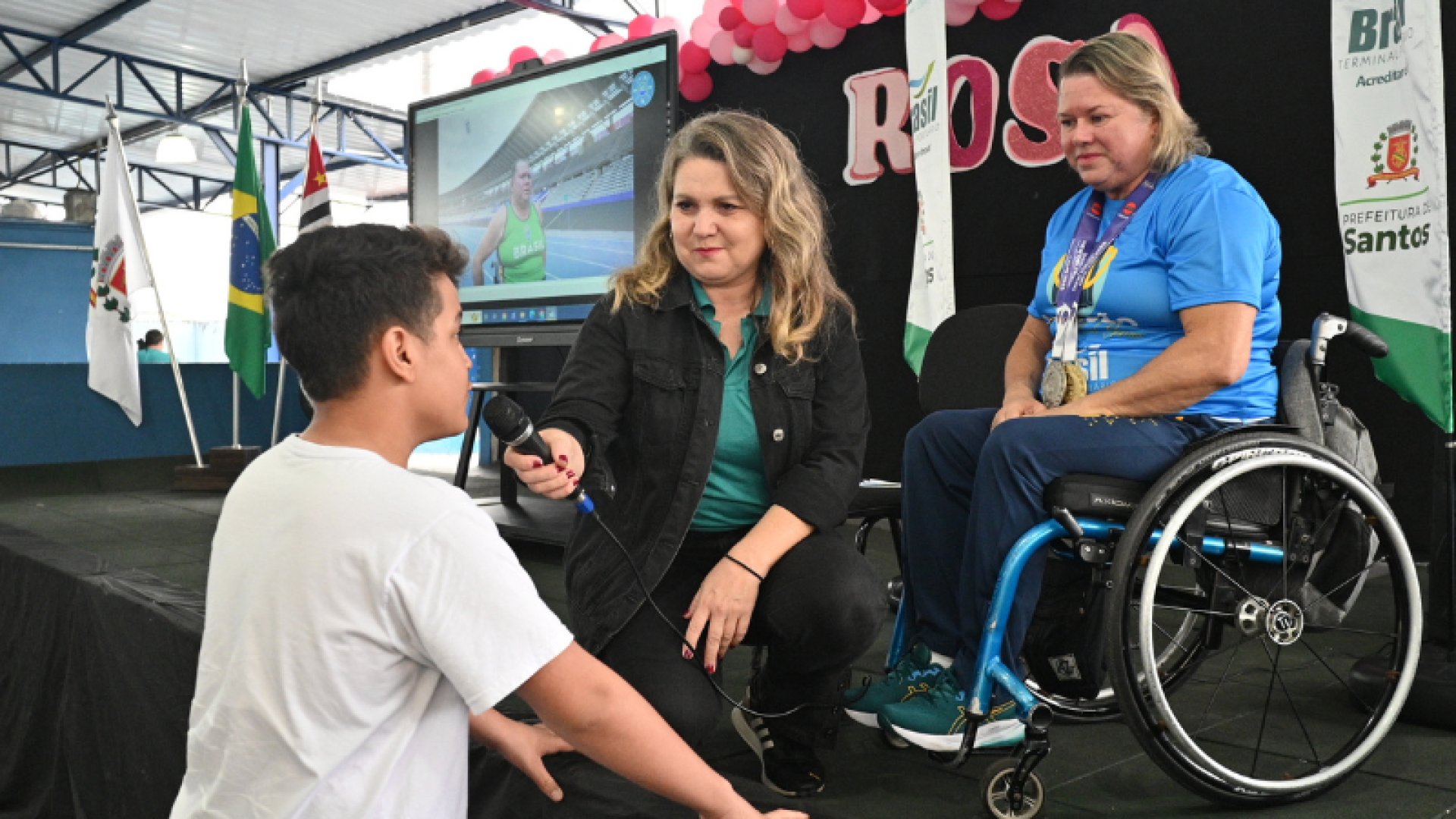 Tetracampeã mundial Beth Gomes inspira mais de 200 alunos no 'Campeão na Escola' em Santos