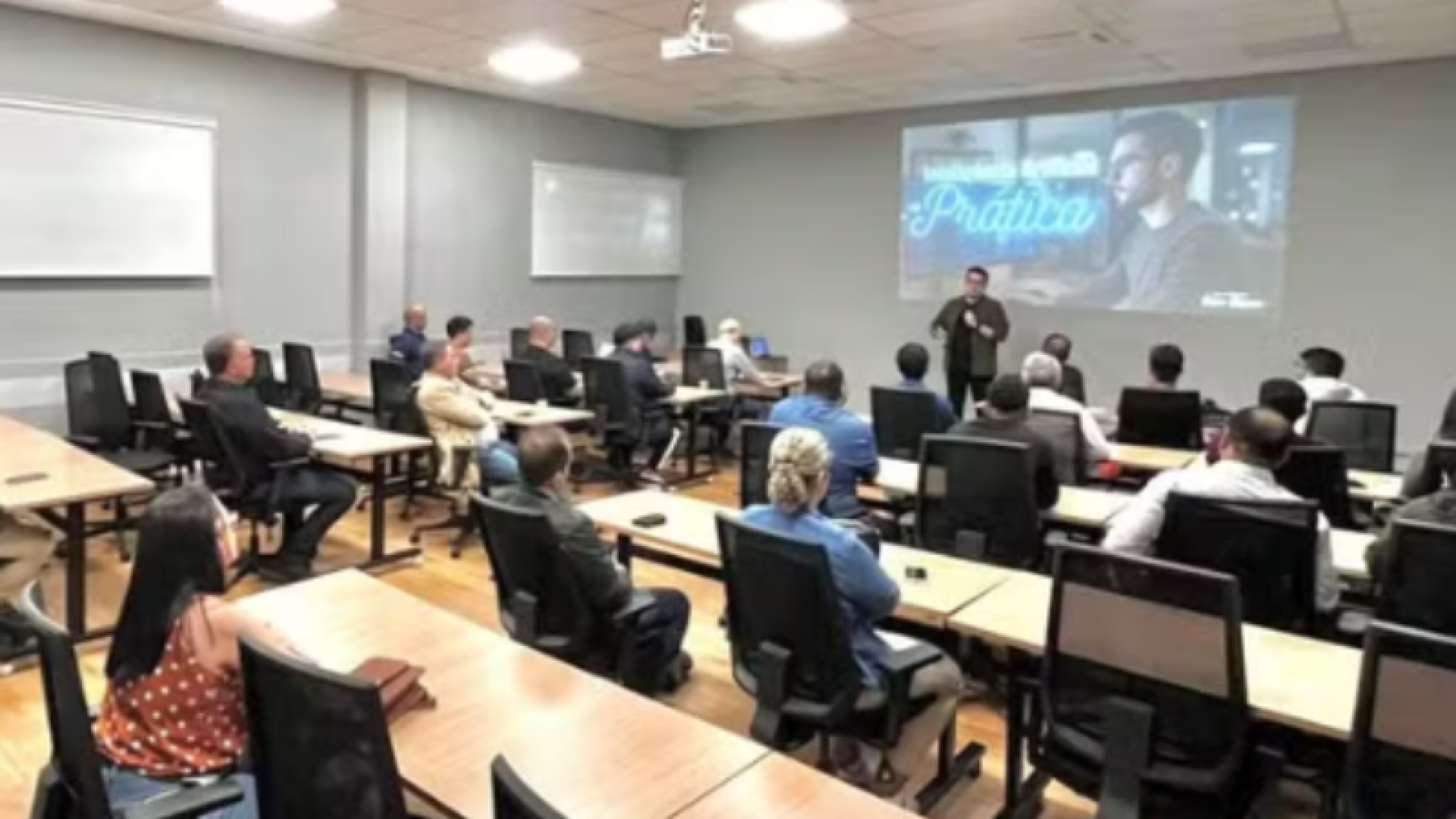 Sebrae oferece curso gratuito para capacitar comerciantes da Baixada Santista para a Black Friday