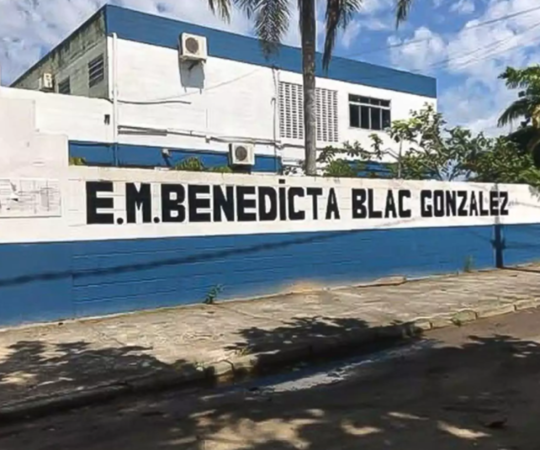 Mães denunciam uso de alunos em limpeza de escola no Perequê, em Guarujá