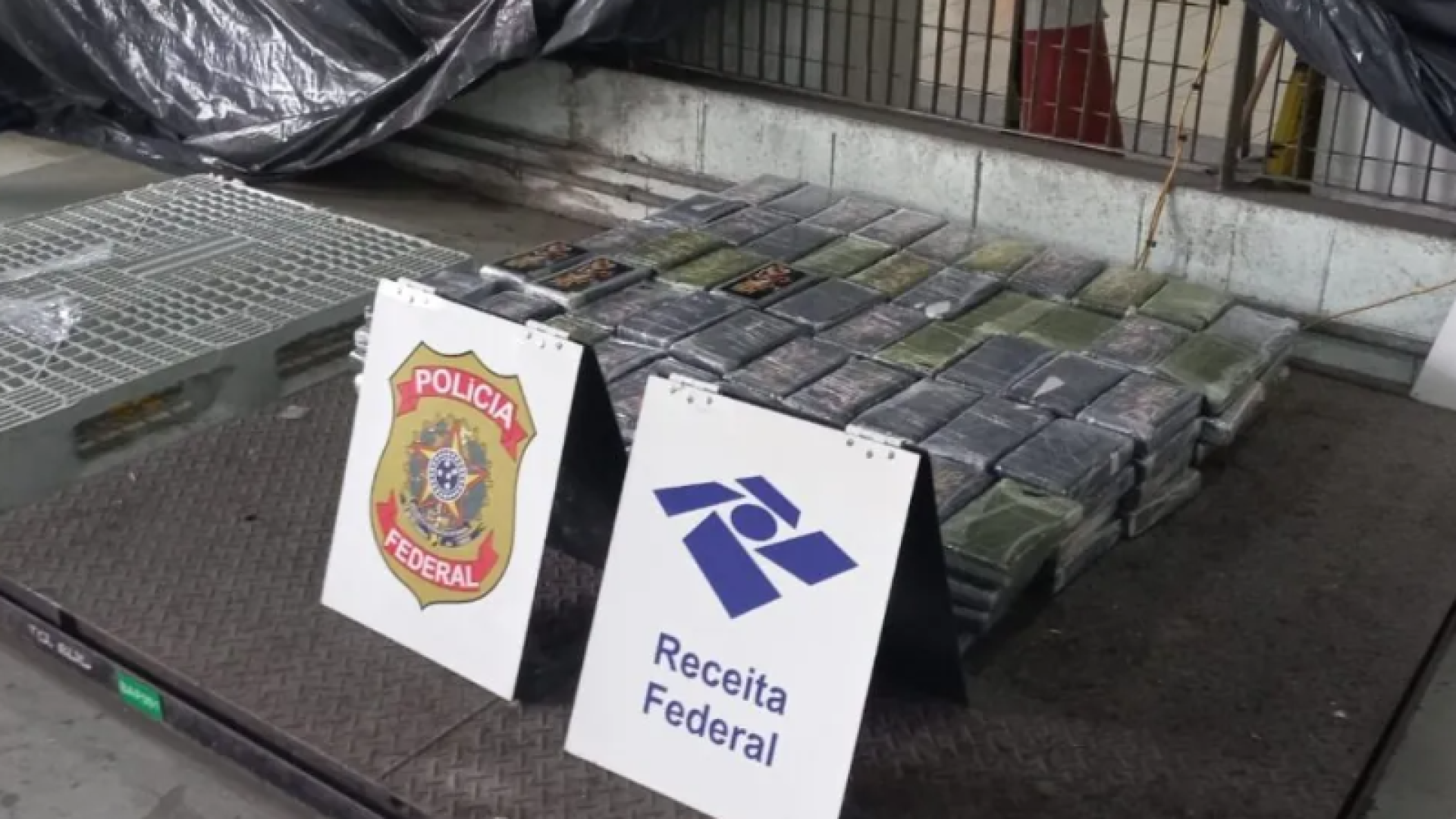 Receita Federal apreende 218 kg de cocaína em contêiner com couro no Porto de Santos