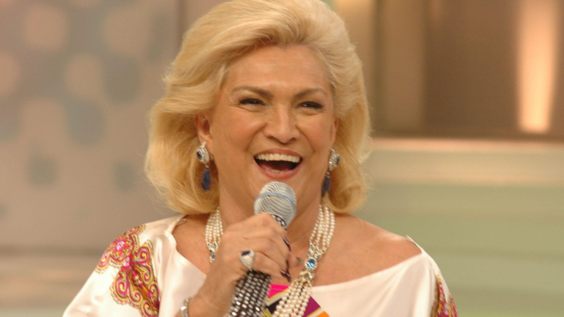Praiamar Shopping homenageia Hebe Camargo com exposição gratuita em Santos