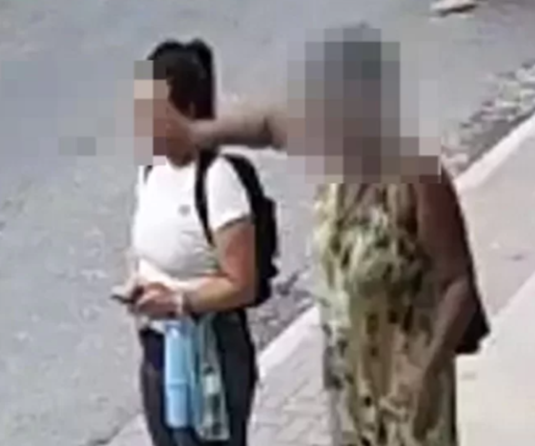 Agressão em ponto de ônibus: autônoma é atacada em São Vicente