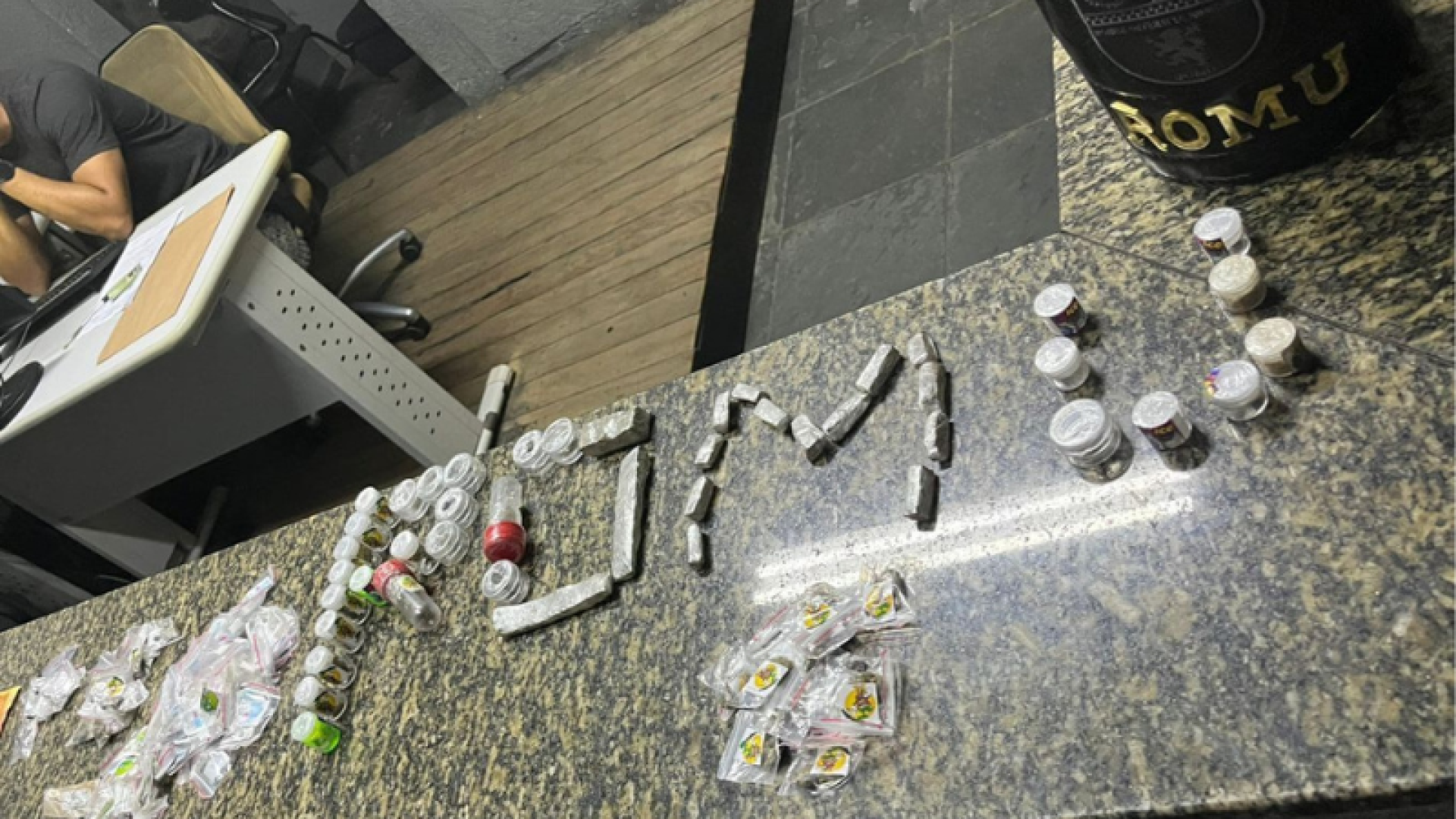 São Vicente: GCM apreende cocaína, crack e droga sintética em duas prisões