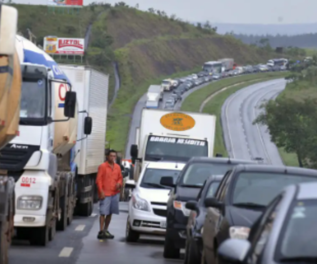 A juíza substituta Diana Wanderlei, da 5ª Vara Federal de Brasília, determinou, na noite dessa segunda-feira (18), que o governo mantenha