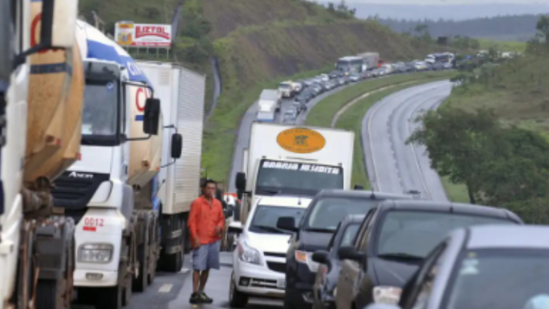 A juíza substituta Diana Wanderlei, da 5ª Vara Federal de Brasília, determinou, na noite dessa segunda-feira (18), que o governo mantenha