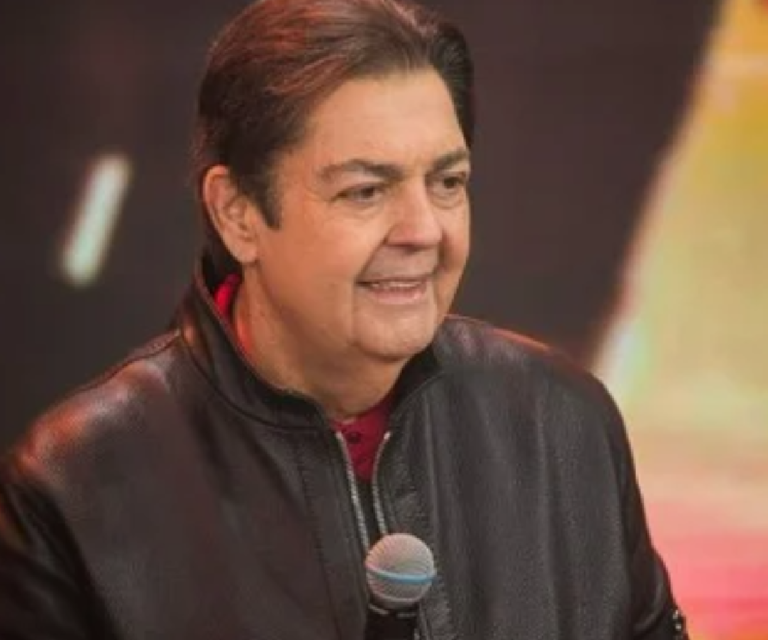 O apresentador Fausto Silva, o Faustão, recebeu alta da Unidade de Terapia Intensiva (UTI) do Hospital Israelita Albert Einstein, em