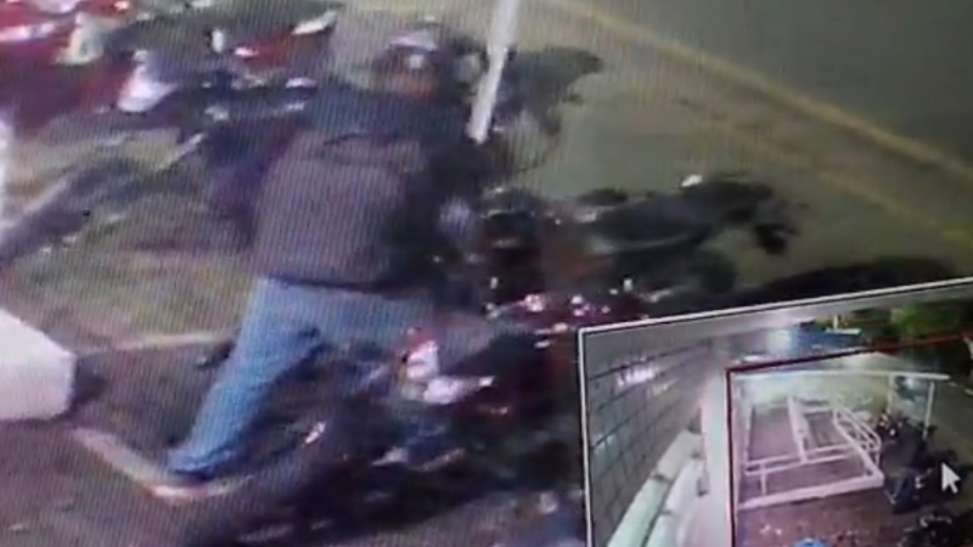 Câmeras flagram furto de motocicleta no Centro de Guarujá