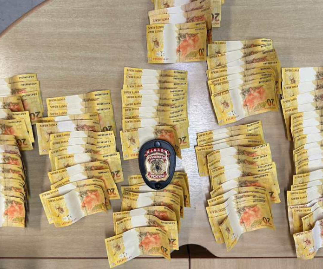 Polícia Federal prende homem em flagrante por aquisição de cédulas falsas em Guarujá