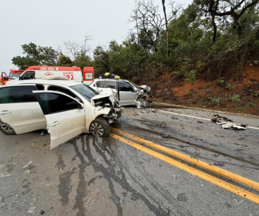 Colisão frontal deixa oito feridos na BR-365, próximo a São Gonçalo do Abaeté