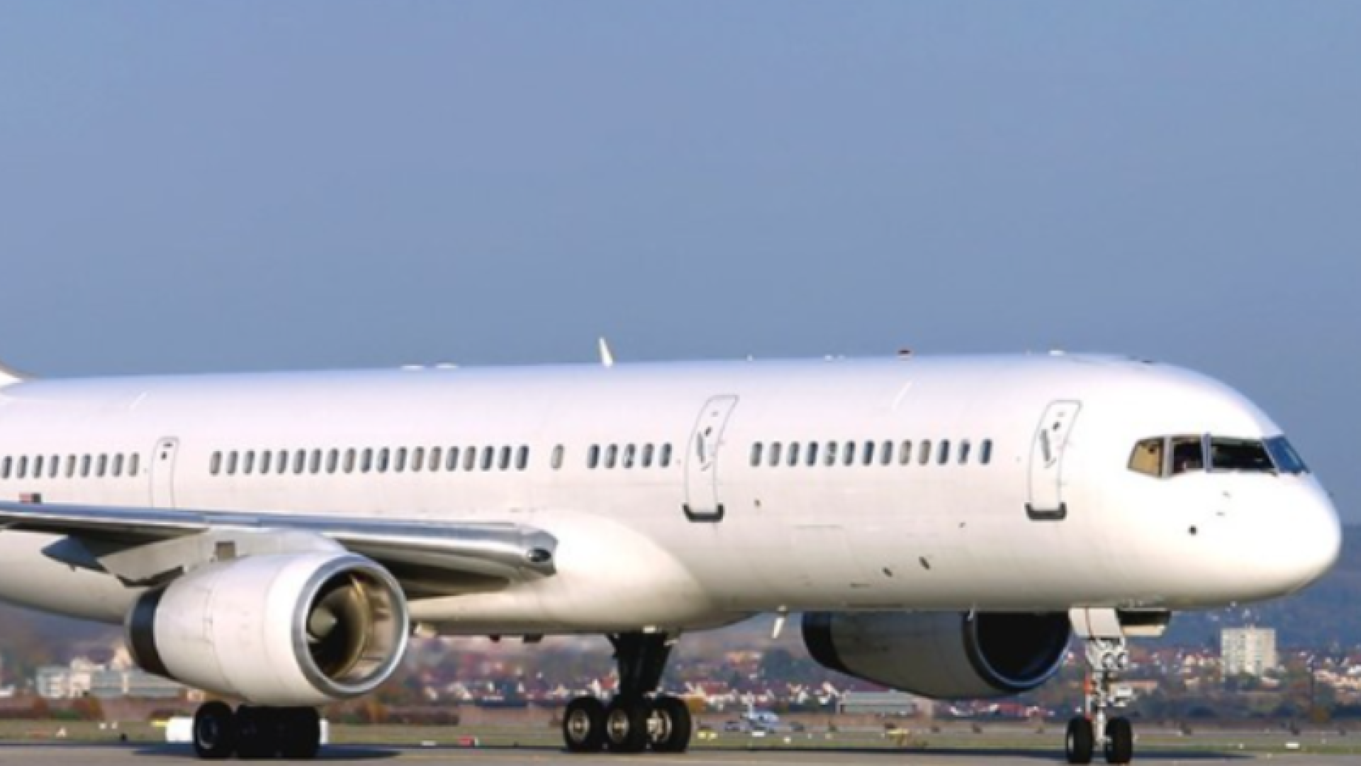 Um Boeing 757 da Força Aérea dos Estados Unidos, utilizado em missões especiais, pousou no Aeroporto Internacional de