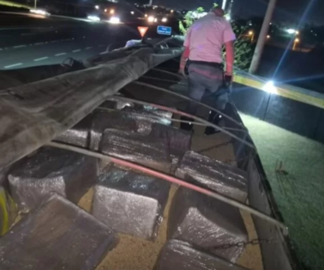 Caminhoneiro é preso com mais de 1 tonelada de maconha a caminho do Porto de Santos