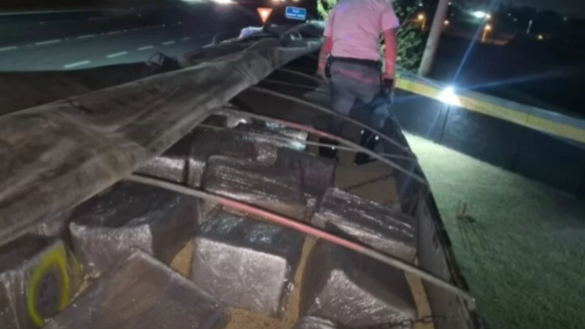 Caminhoneiro é preso com mais de 1 tonelada de maconha a caminho do Porto de Santos