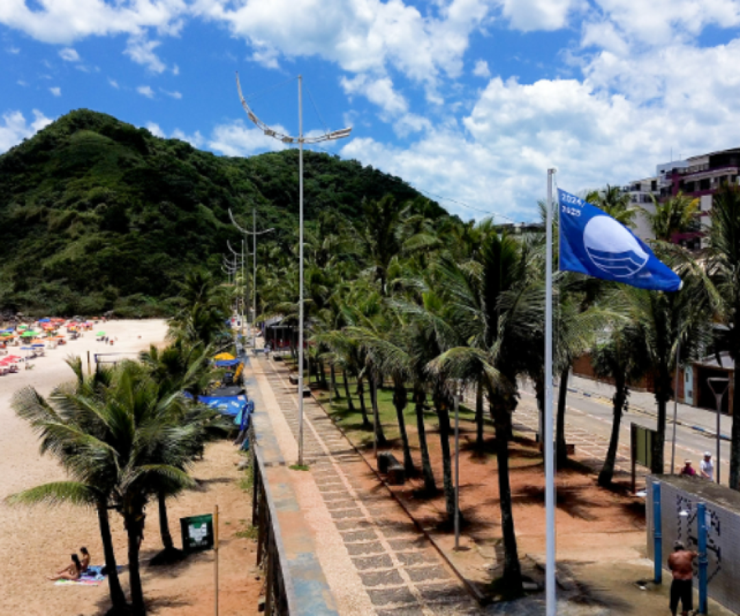 Idoso morre afogado após ser retirado do mar por surfistas em Guarujá
