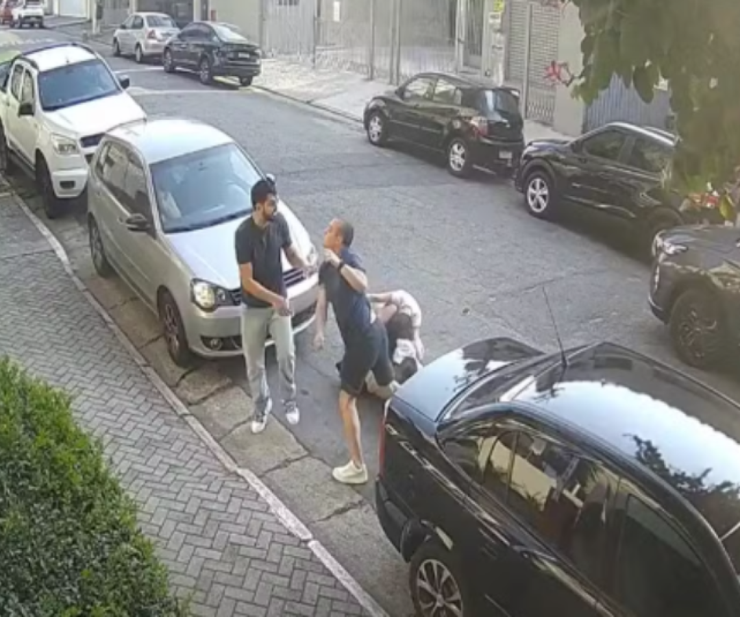 Briga por vaga de estacionamento termina em socos, puxões de cabelo e registro policial na Zona Leste de SP
