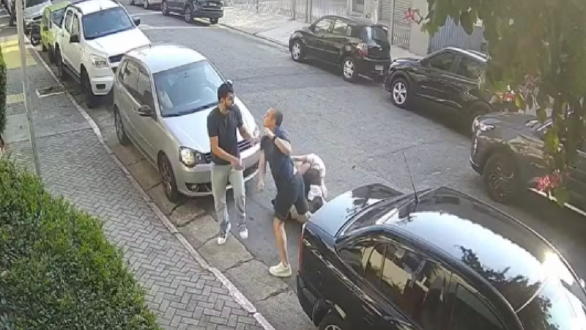 Briga por vaga de estacionamento termina em socos, puxões de cabelo e registro policial na Zona Leste de SP
