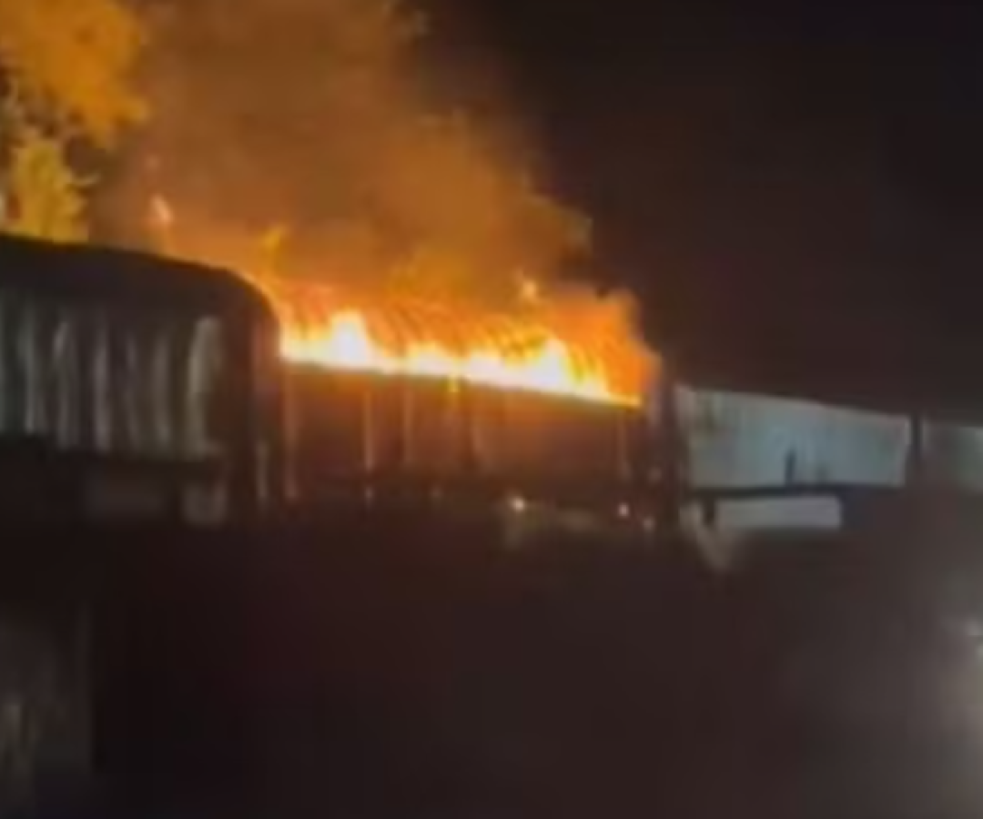 Incêndio atinge trem com carga de celulose pelo segundo dia seguido em Cubatão