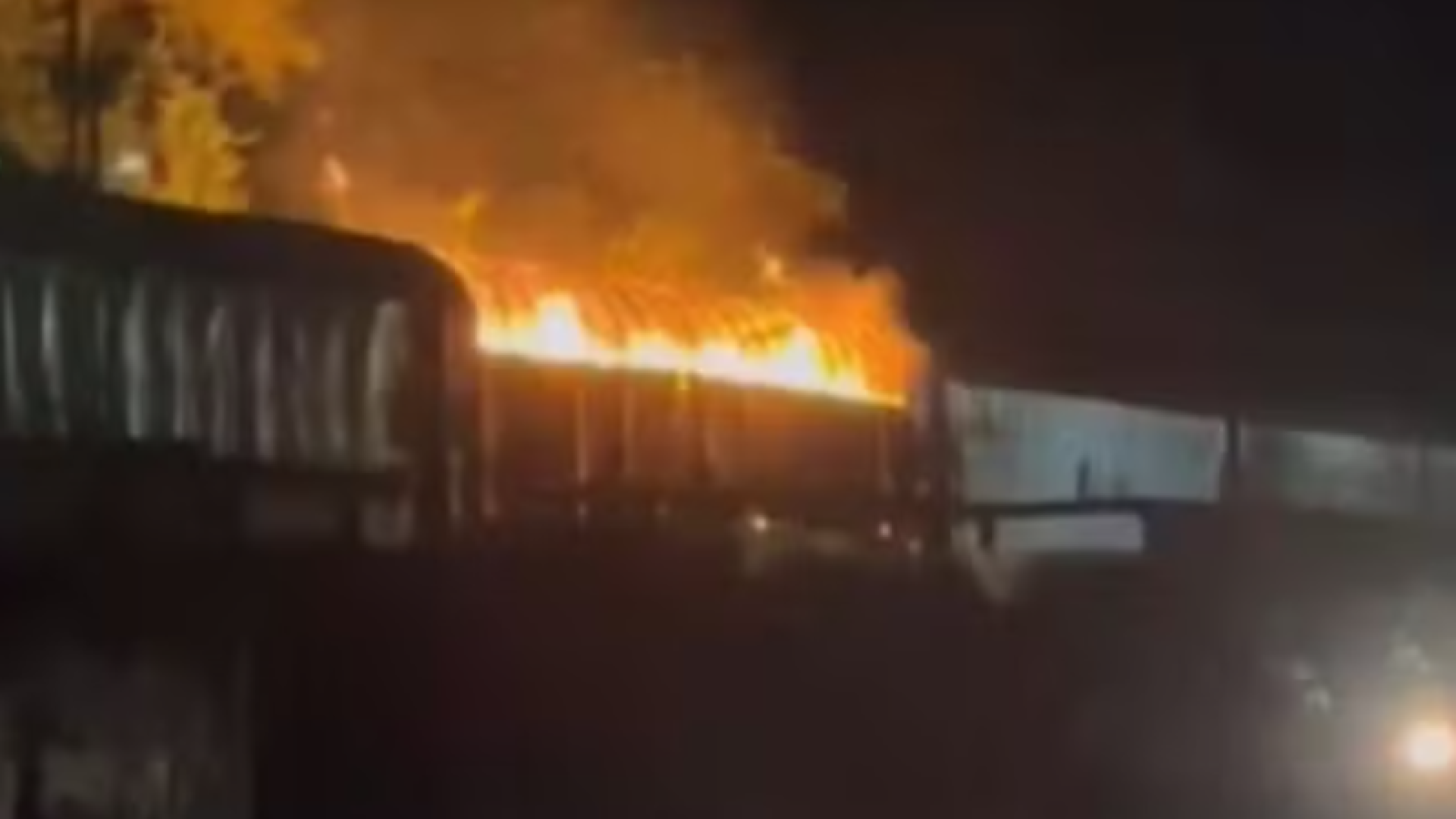 Incêndio atinge trem com carga de celulose pelo segundo dia seguido em Cubatão