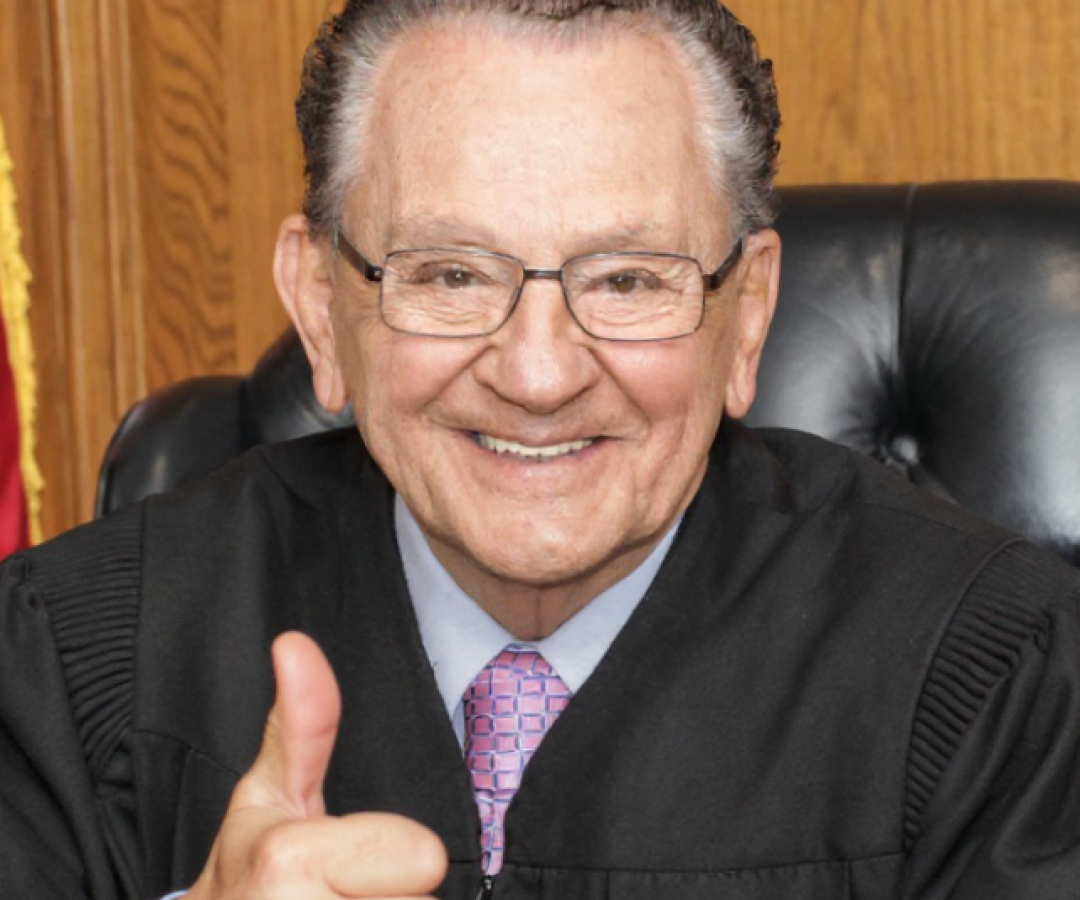 Morre Frank Caprio, o "melhor juiz do mundo", aos 88 anos nos EUA