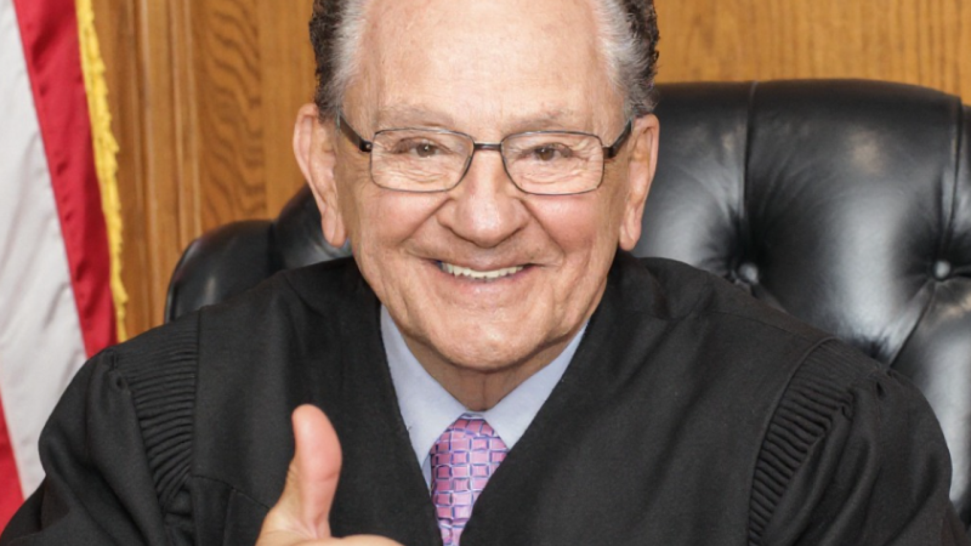 Morre Frank Caprio, o "melhor juiz do mundo", aos 88 anos nos EUA