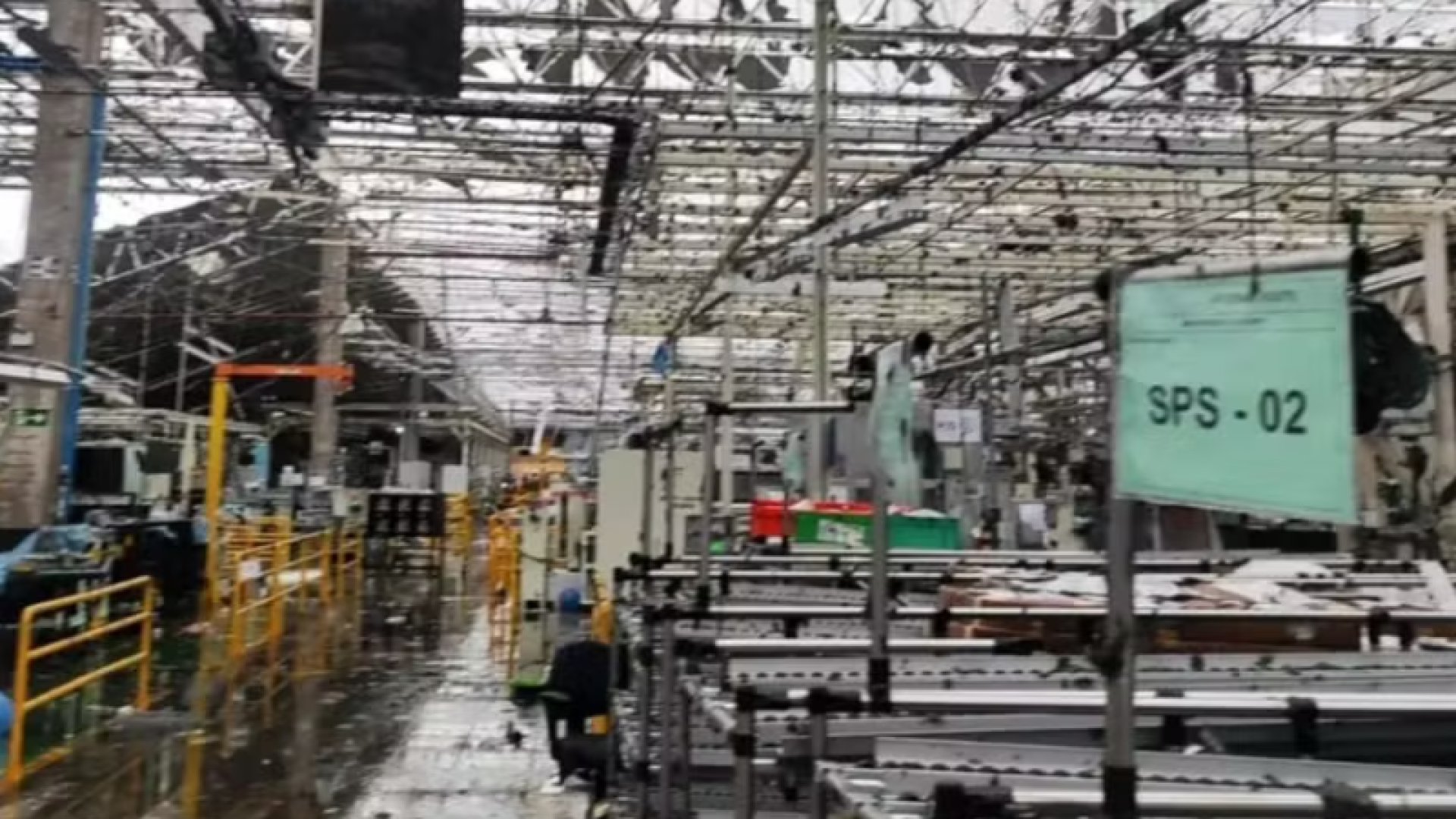 Toyota paralisa fábricas no Brasil após destruição de unidade em SP