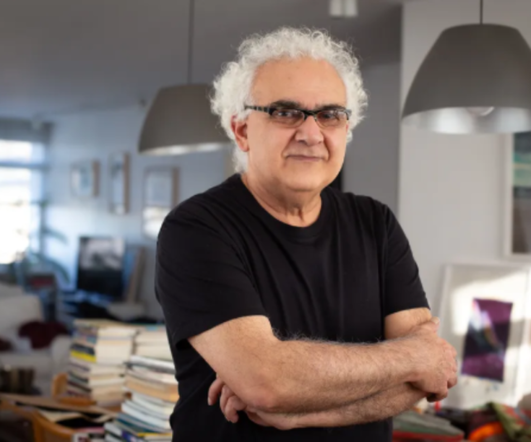 A Academia Brasileira de Letras (ABL) elegeu, nesta quinta-feira (14), o escritor, professor e tradutor Milton Hatoum para ocupar a