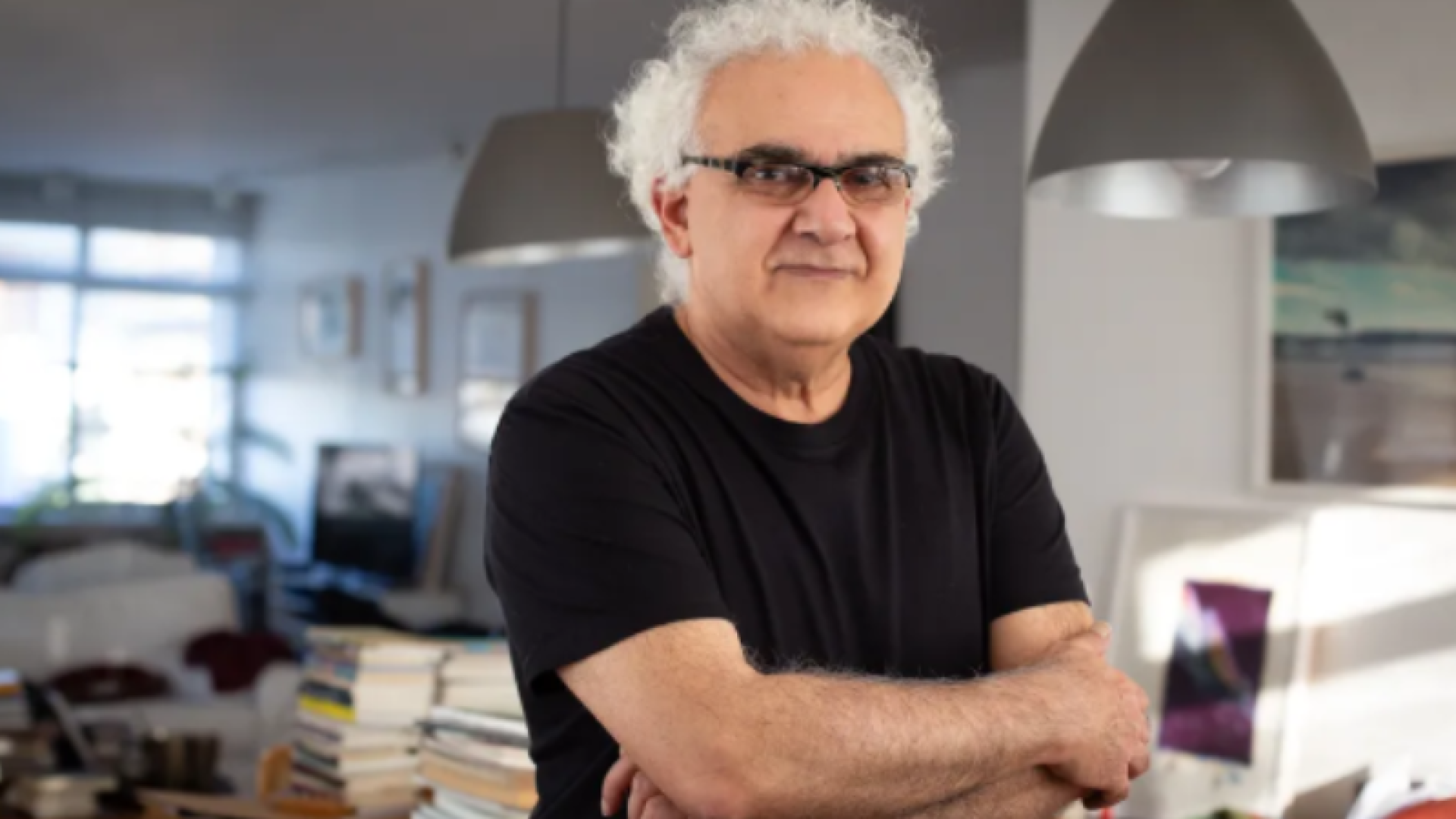 A Academia Brasileira de Letras (ABL) elegeu, nesta quinta-feira (14), o escritor, professor e tradutor Milton Hatoum para ocupar a
