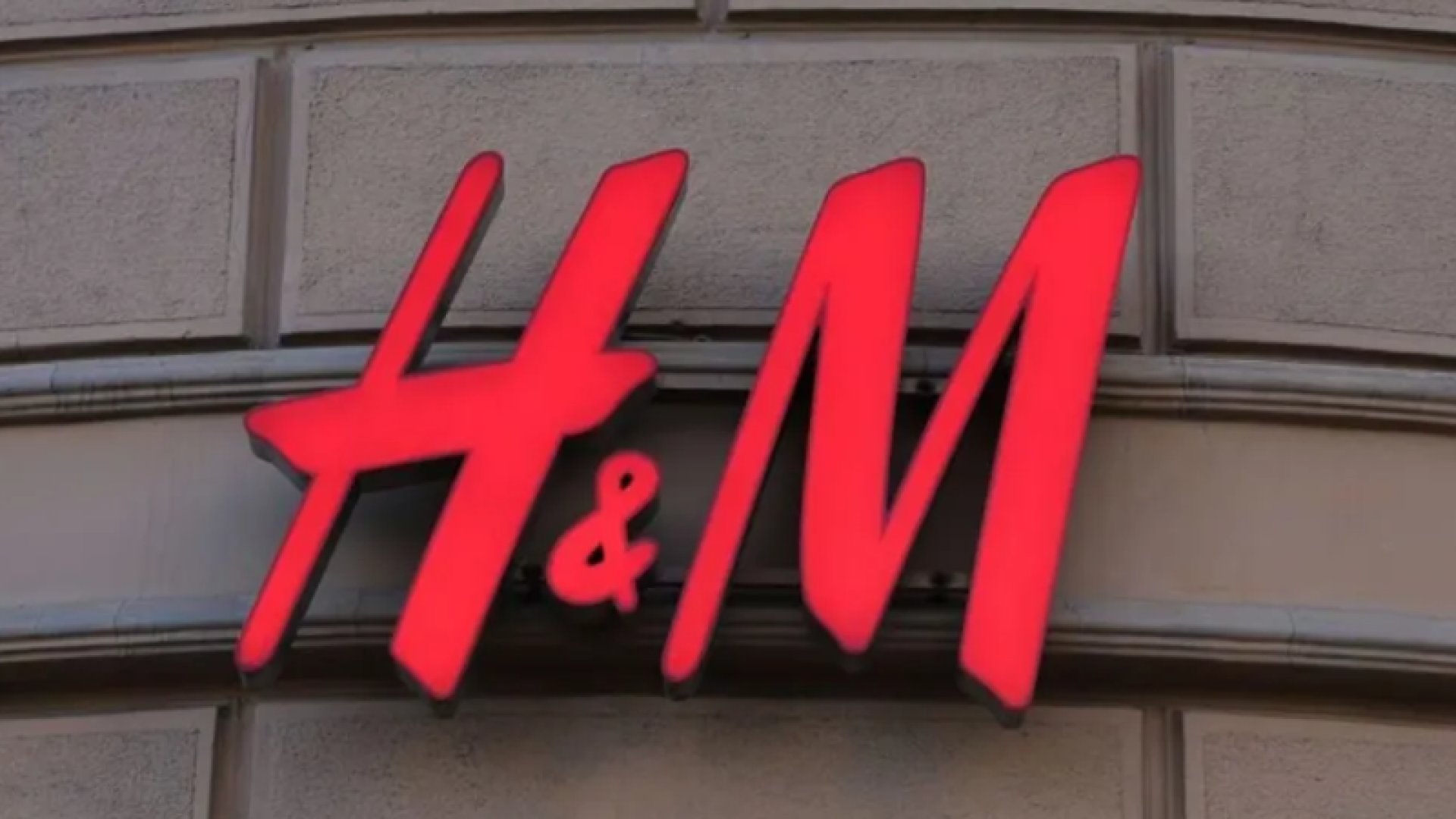 H&M estreia no Brasil com promessa de moda acessível e foco inicial em São Paulo