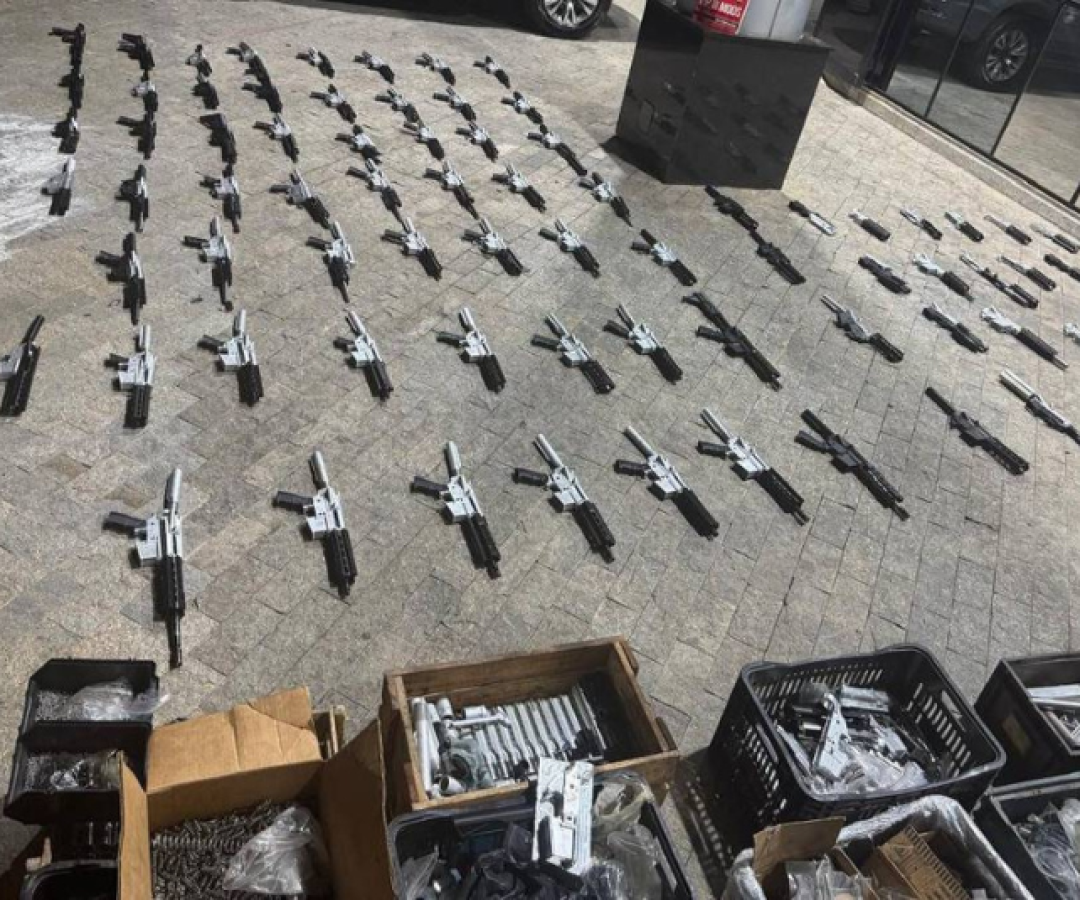Fábrica clandestina de fuzis é descoberta no interior de SP e levanta alerta sobre armas artesanais de alta precisão