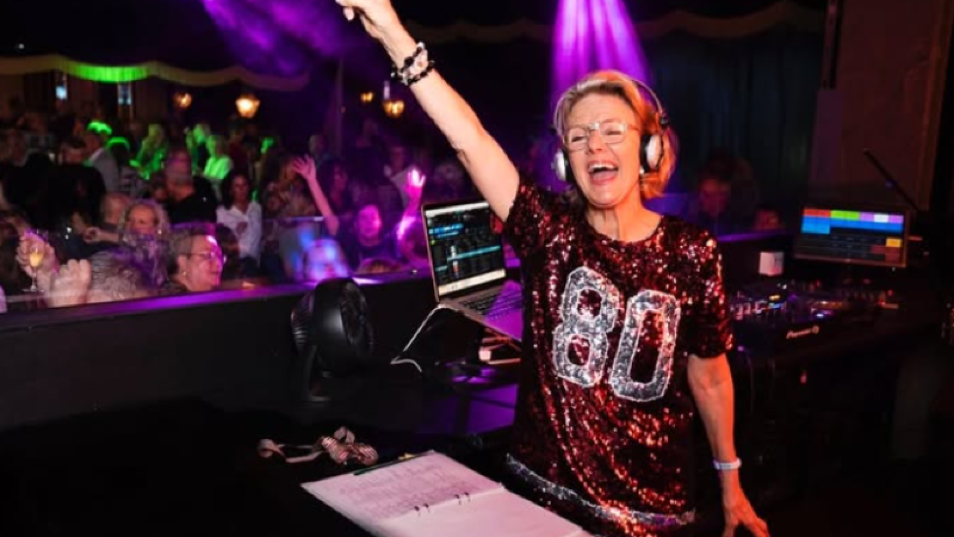 DJ Gloria, a sueca de 81 anos que virou sensação das pistas e inspira gerações