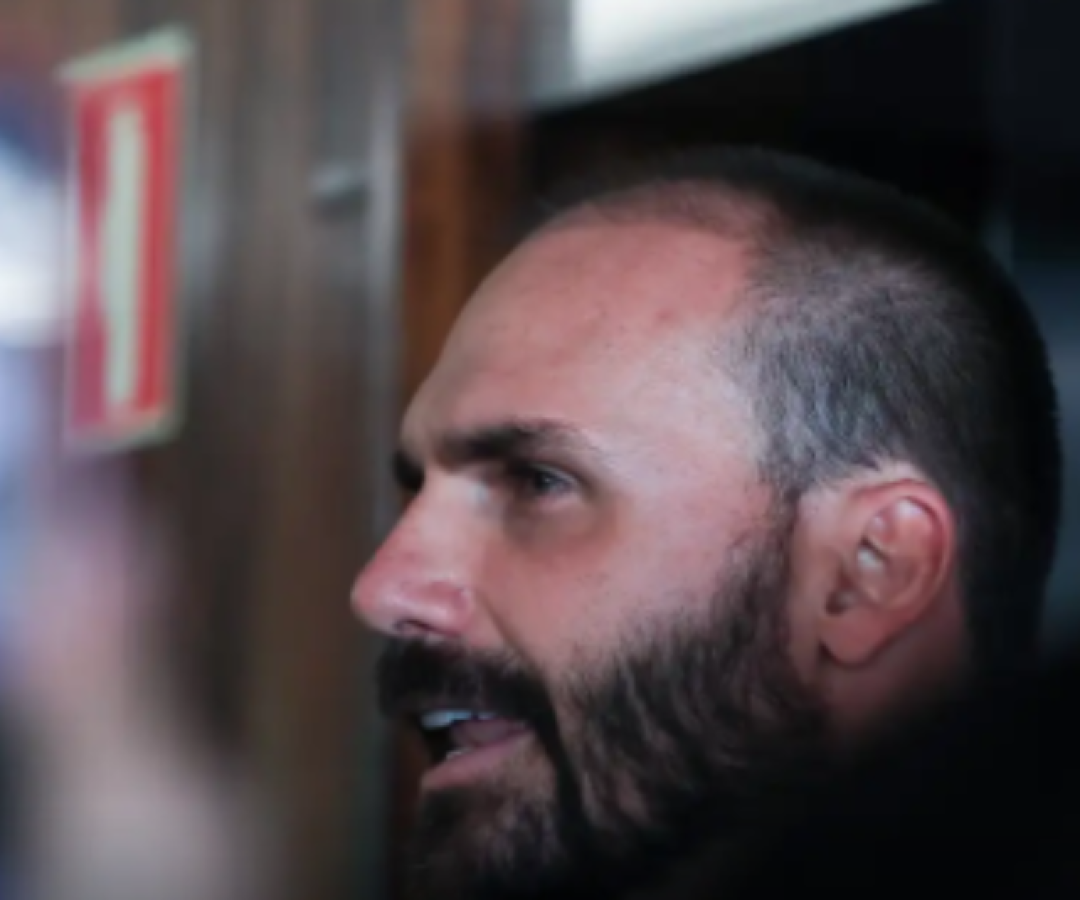 Delegado Freitas vai relatar processo contra Eduardo Bolsonaro