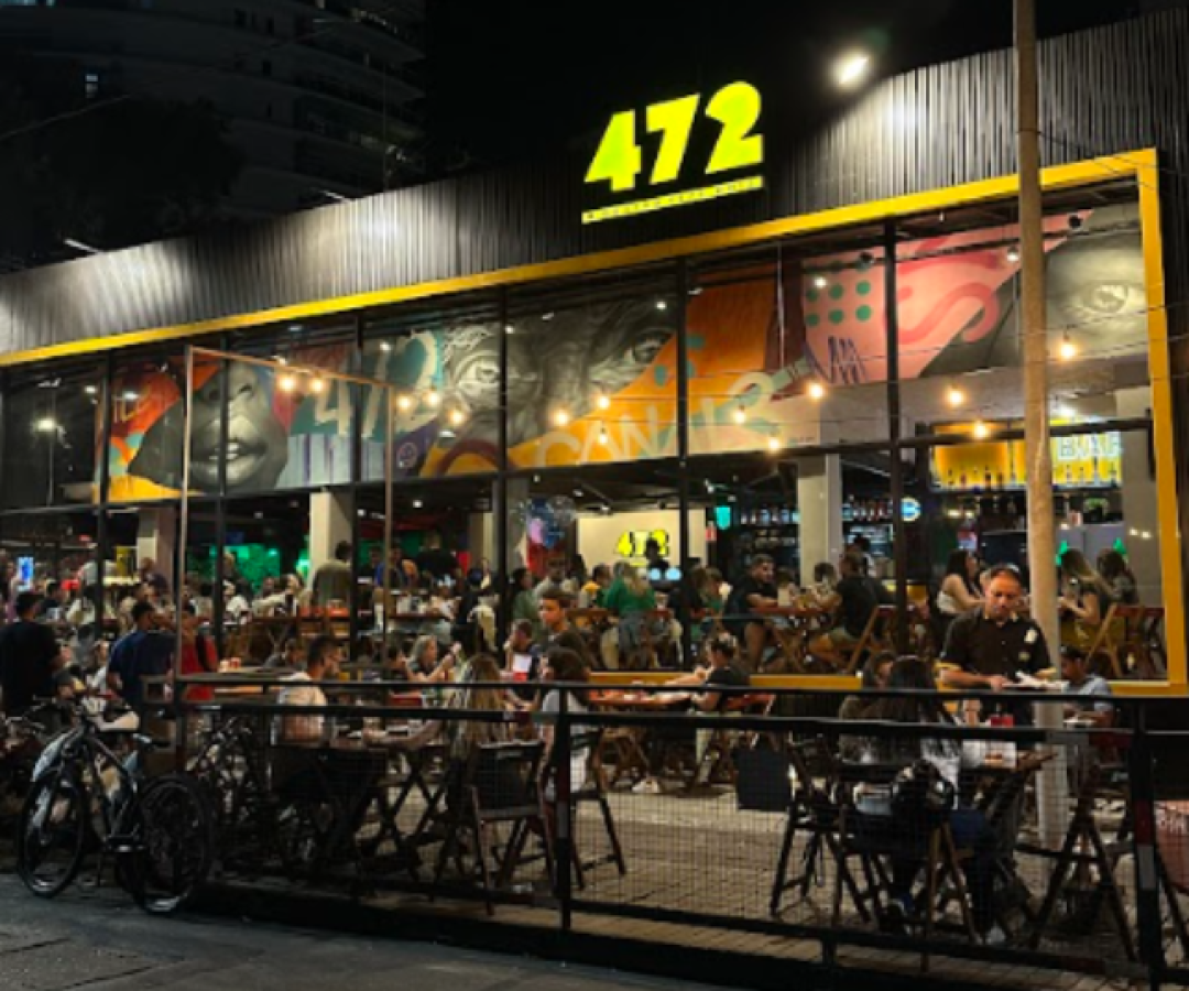 O 472 Bar, localizado na rua Tolentino Filgueiras, em Santos, comemora nesta quinta-feira (14) nove anos de história. Criado por um grupo de