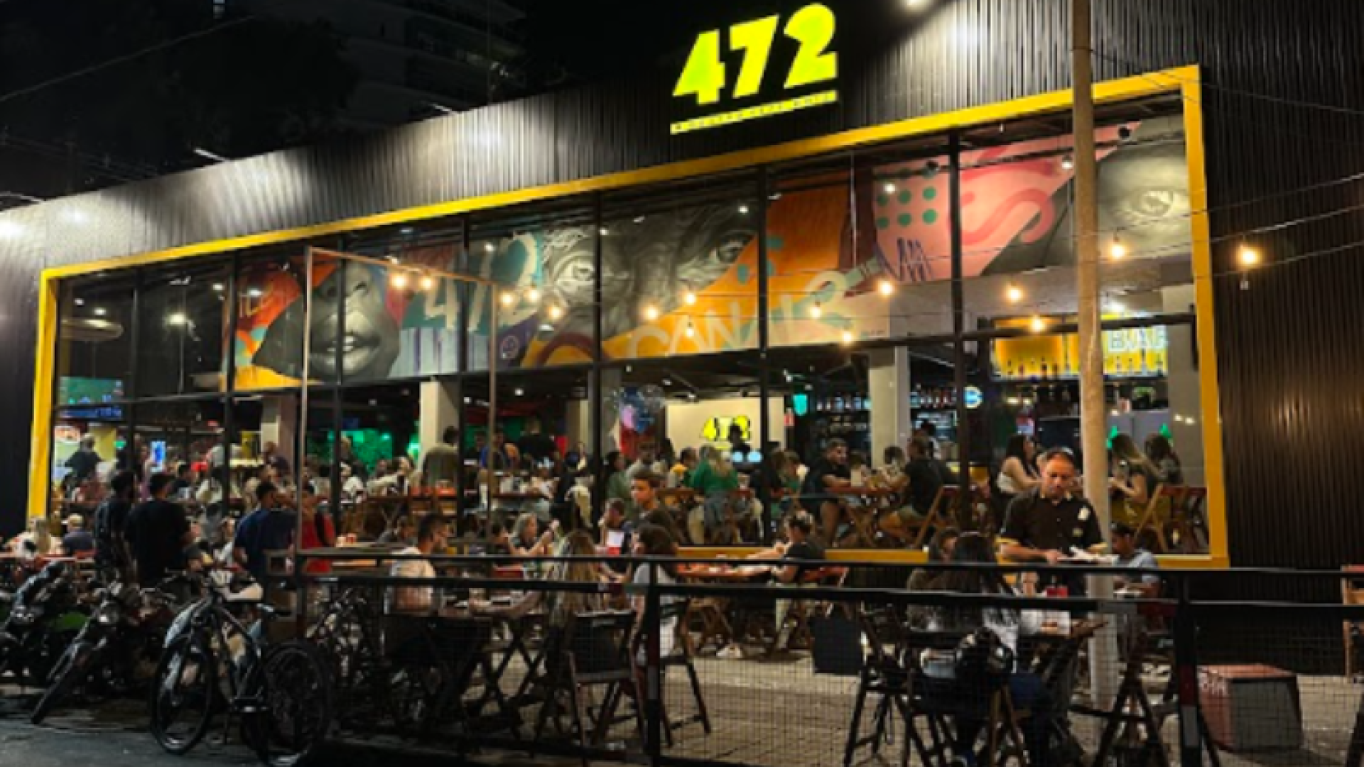 O 472 Bar, localizado na rua Tolentino Filgueiras, em Santos, comemora nesta quinta-feira (14) nove anos de história. Criado por um grupo de