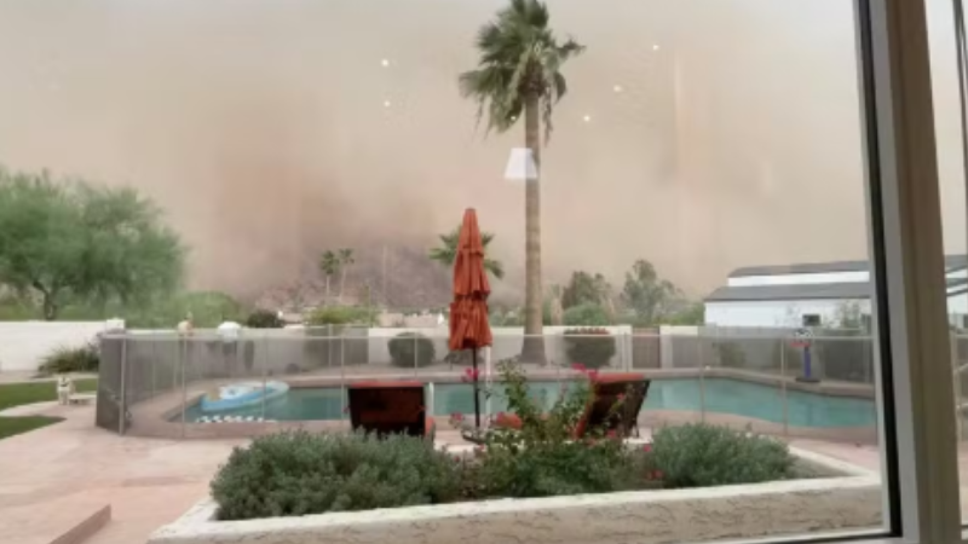 VÍDEO: Tempestades de areia atingem sudoeste dos EUA e afetam Burning Man e voos em Phoenix