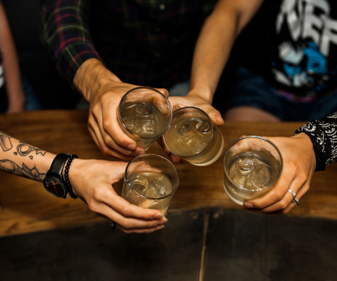 Surto de intoxicação por metanol em SP levanta alerta para consumo de bebidas adulteradas