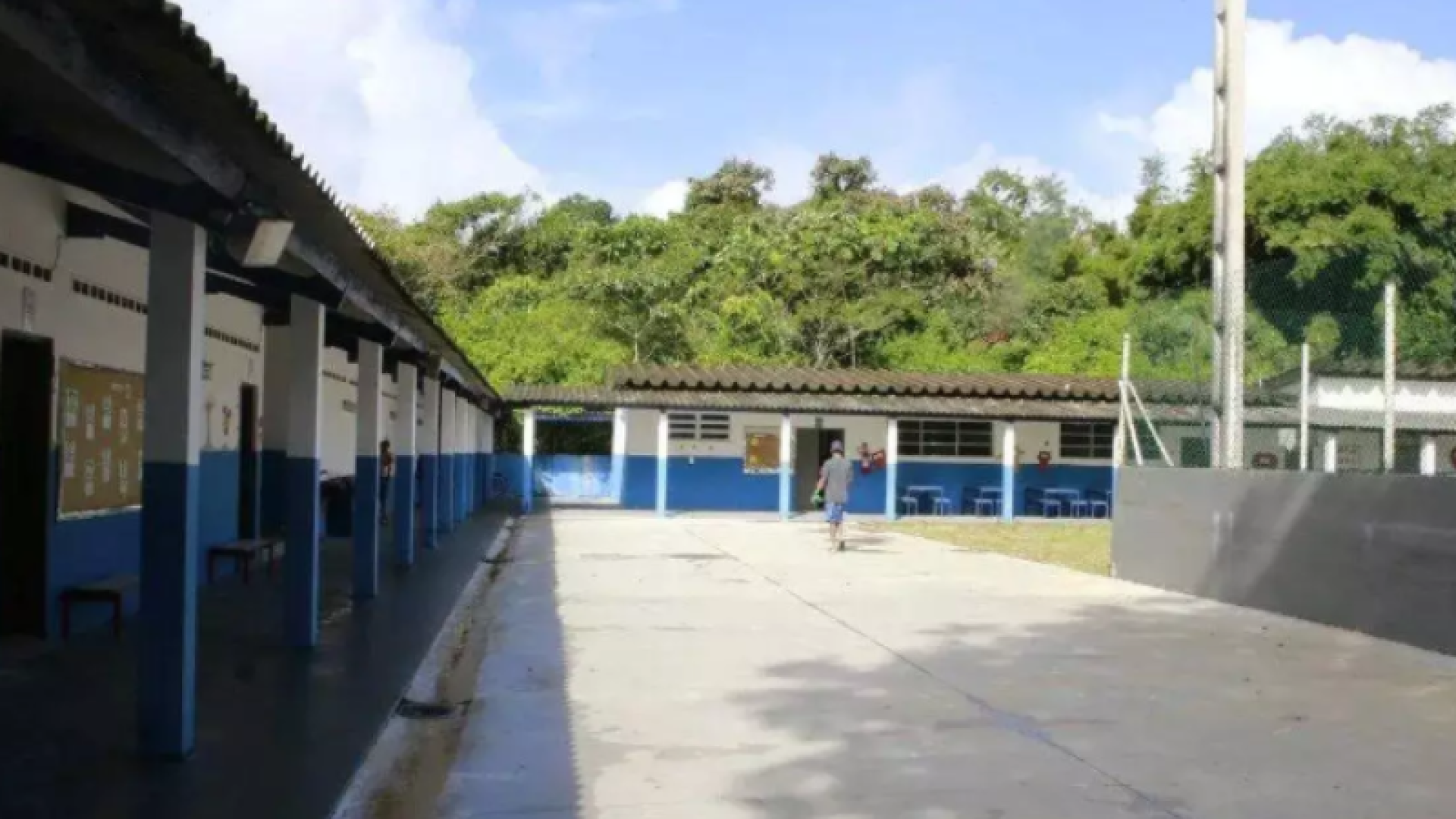 O Tribunal de Contas do Estado de São Paulo (TCE-SP) suspendeu o pregão eletrônico aberto pela Secretaria de Educação de Guarujá para