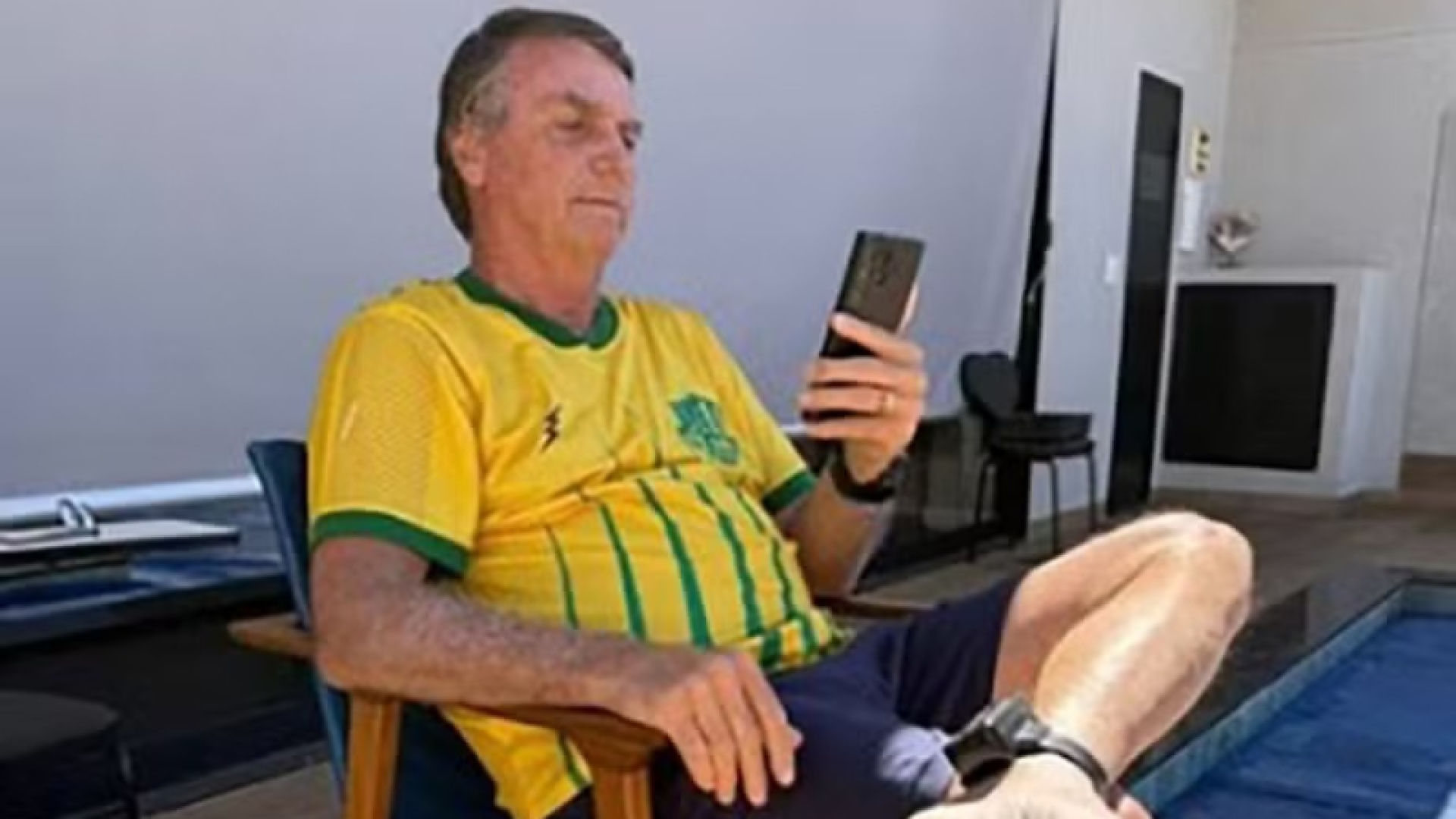 Por decisão do Supremo Tribunal Federal (STF) no inquérito que apura suposta tentativa de golpe de Estado, o ex-presidente Jair Bolsonaro