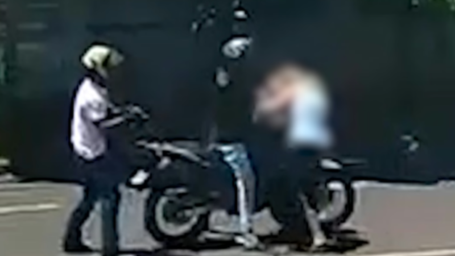 Mulher reage a assalto em Uberaba e é derrubada por criminosos armados